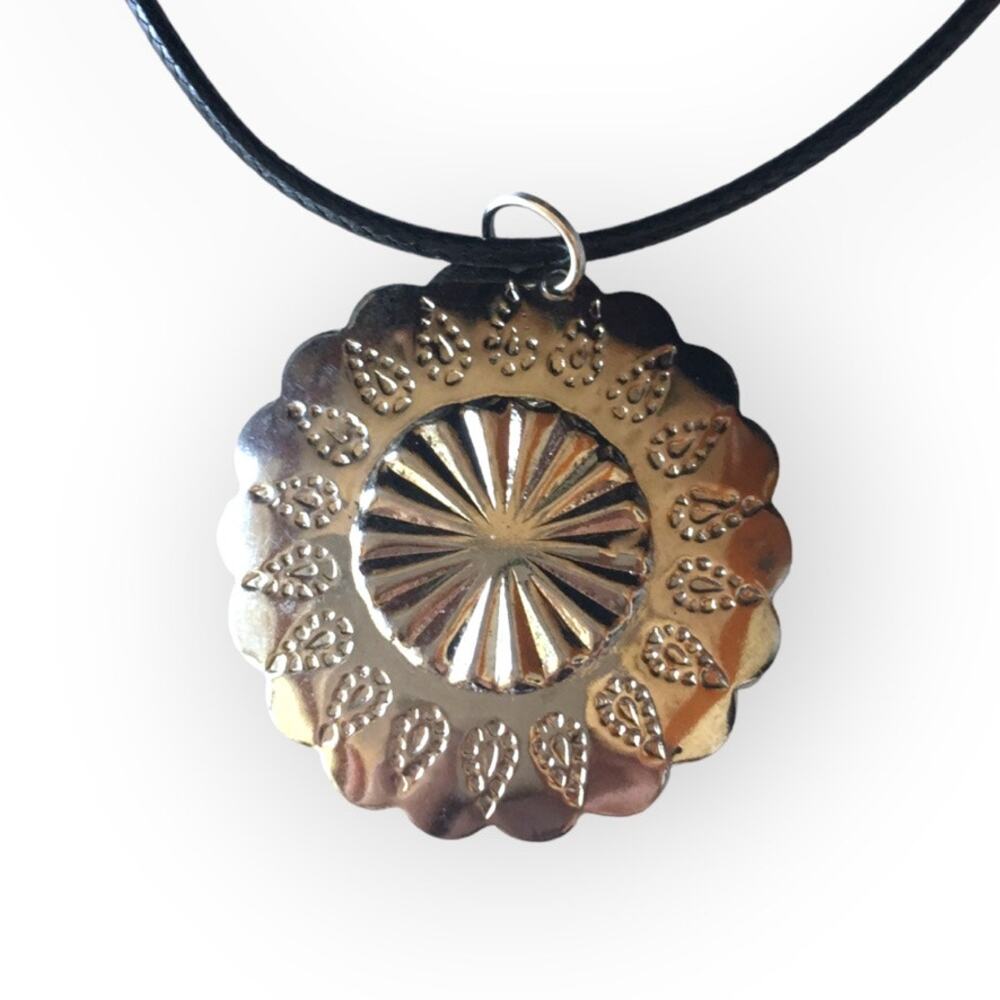 Bright silver tone stamped disc pendant necklace